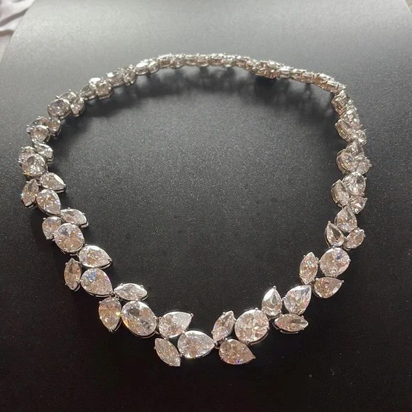Amazing women’s cubic zirconia necklace perfect for the bride. 16-1/2” - Picture 3 of 9